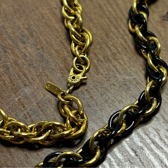 Vintage signed Monet gold tone and black chain, long. - Picture 5 of 7